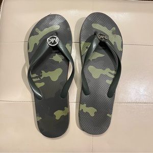 Michael Kors Camo Flip Flop Size 9